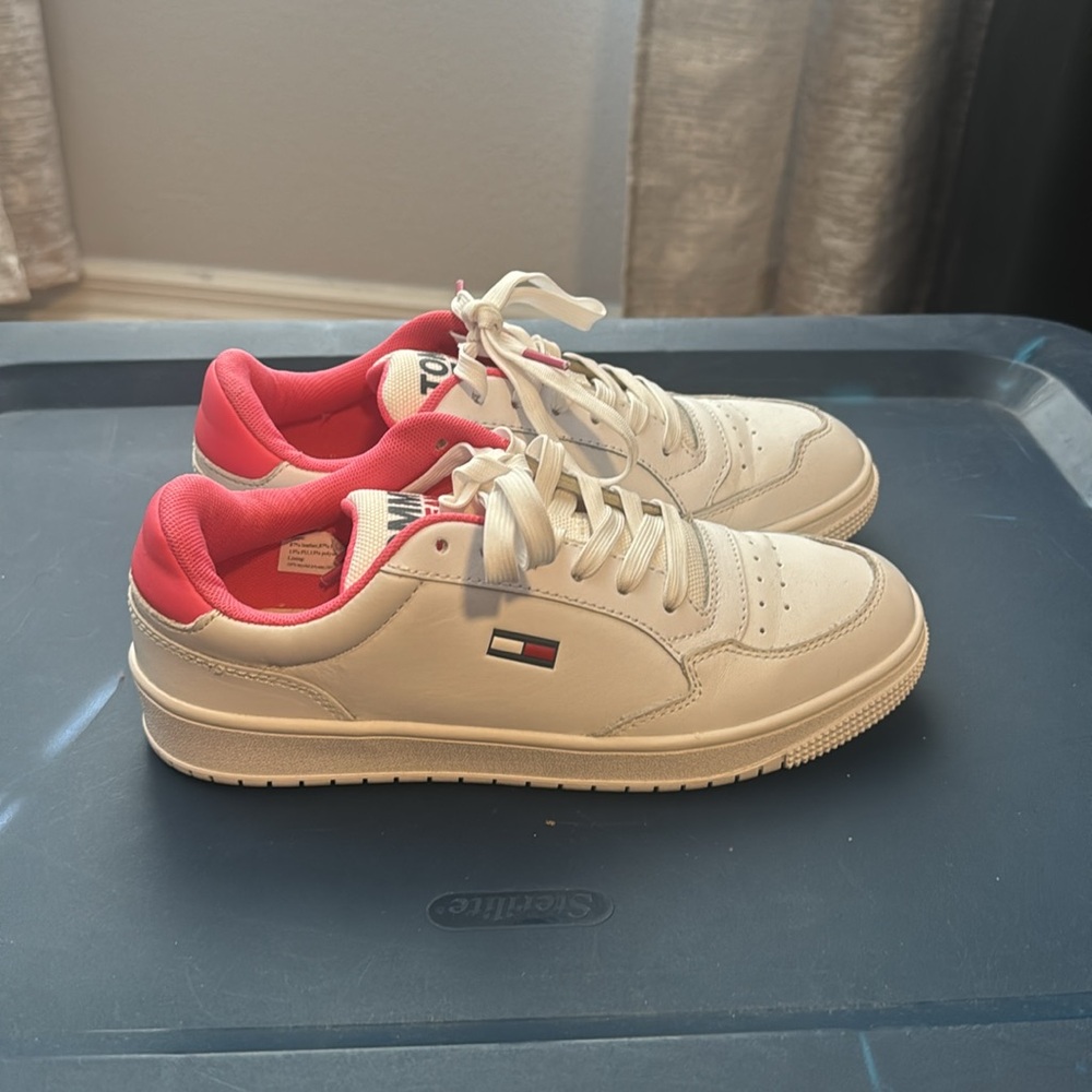 Tommy Hilfiger Shoes Size 6